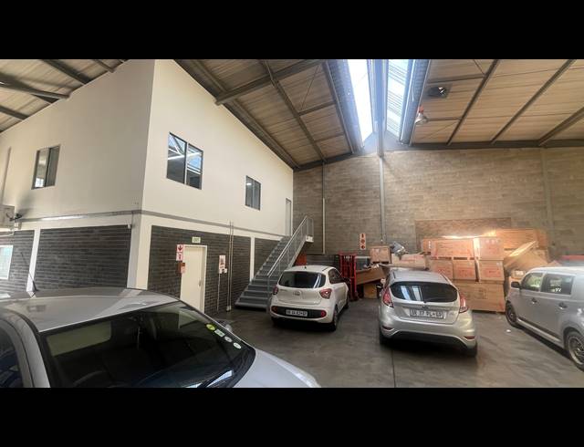 410M² WAREHOUSE TO LET IN SPARTAN